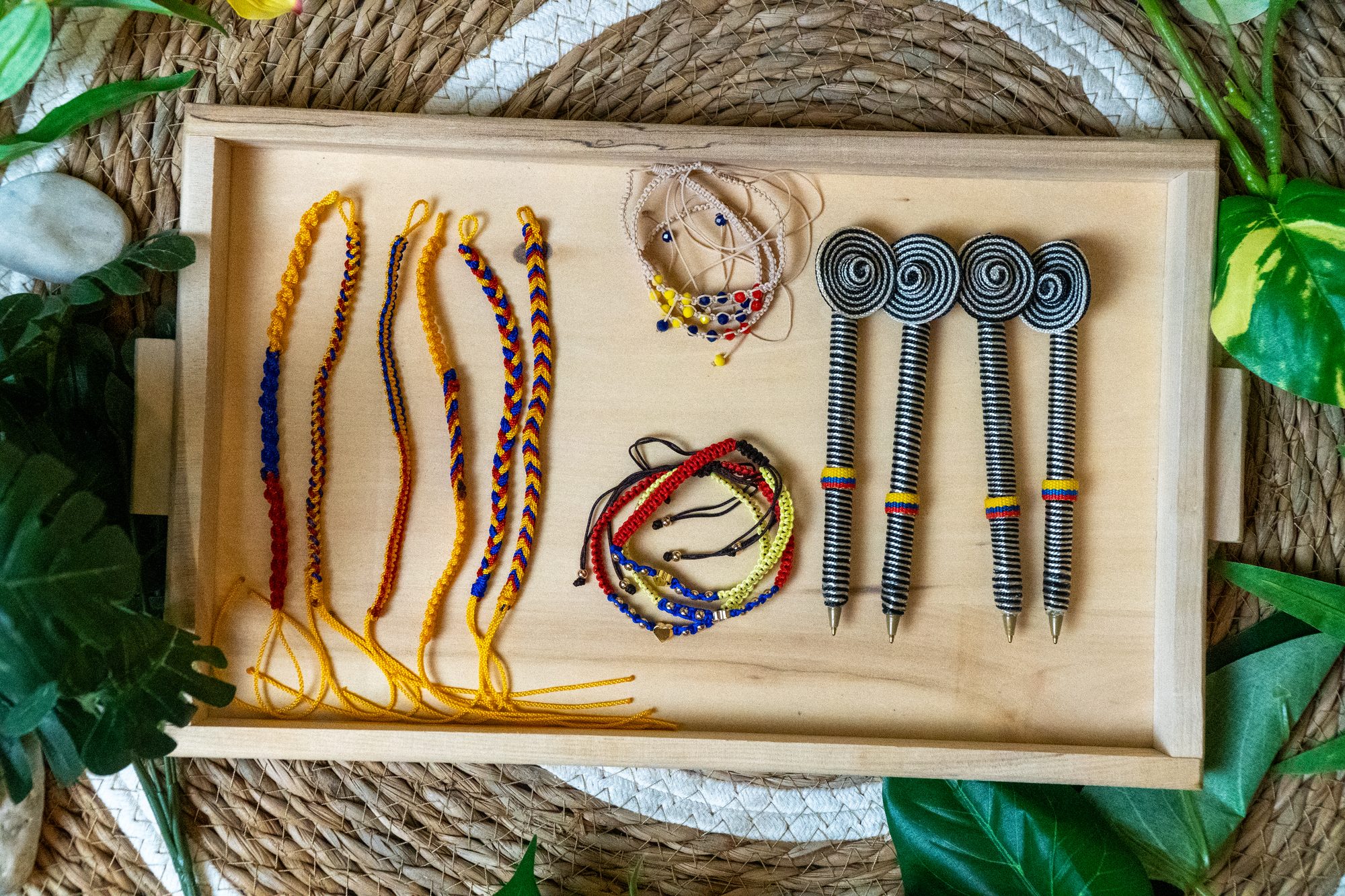 Pulseras y bolígrafos artesanales